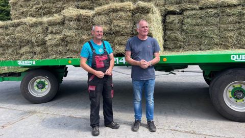 Dominic Walter (à gauche) et Josef Meyer (à droite) sur leur exploitation à Jussy (Suisse).