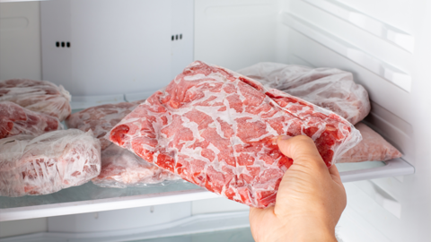 En juin, les viandes hachées surgelées étaient à la première place du top 10 des catégories alimentaires les plus touchées par l'inflation. (©AdobeStock) En juin, les viandes hachées surgelées étaient à la première place du top 10 des catégories alimentaires les plus touchées par l'inflation. (©AdobeStock)