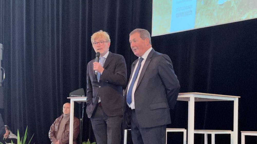 Marc Fesneau et Jacques Chazalet (président du Sommet de l'élevage), le 4 octobre à Cournon. (©Terre-net Média)