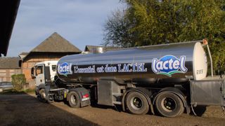 Tous laits de vache confondus et toutes primes comprises, le prix moyen du lait payé aux producteurs livrant à Lactalis a augmenté de 20 % entre 2021 et 2022 (<a href="https://stock.adobe.com/fr/contributor/208628952/s-leitenberger?load_type=author&prev_url=detail" target="_blank">©S. Leitenberger</a> - Stock.adobe.com ) Tous laits de vache confondus et toutes primes comprises, le prix moyen du lait payé aux producteurs livrant à Lactalis a augmenté de 20 % entre 2021 et 2022 (<a href="https://stock.adobe.com/fr/contributor/208628952/s-leitenberger?load_type=author&prev_url=detail" target="_blank">©S. Leitenberger</a> - Stock.adobe.com )