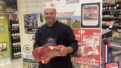 Via Bondy Viandes, l'éleveur approvisionne des supermarchés de la région de Cholet (Maine-et-Loire) en viande bio. (© François Coutant) Via Bondy Viandes, l'éleveur approvisionne des supermarchés de la région de Cholet (Maine-et-Loire) en viande bio. (© François Coutant)