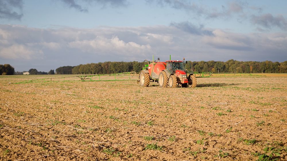 La proposition de la Commission autorise l'usage du glyphosate jusqu'au 15 décembre 2033.