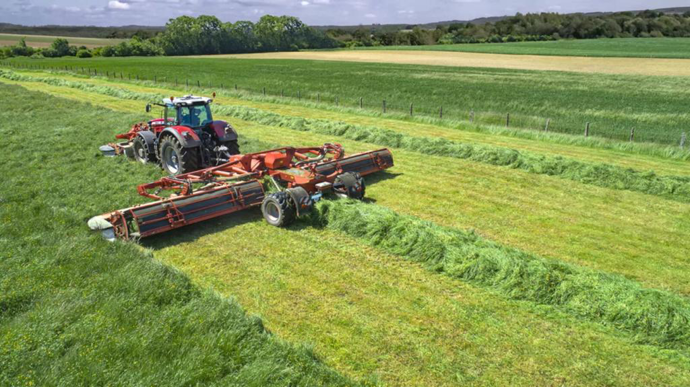 L'andain fait de 1,80 à 3 mètres.