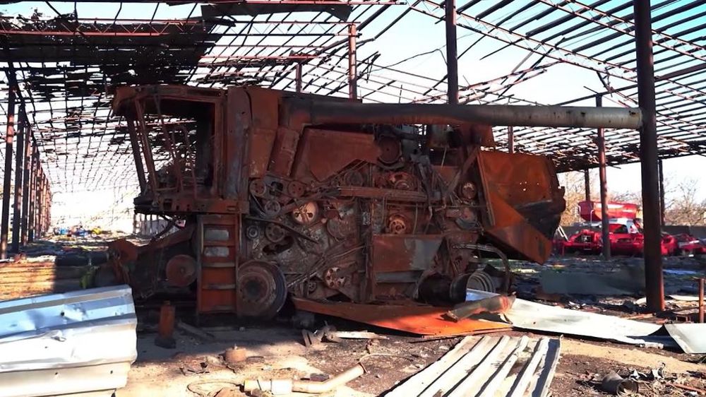 Destruction d'un hangar dans une exploitation agricole ukrainienne