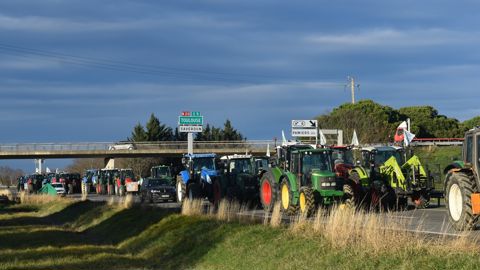 Les blocages de route se poursuivent. 