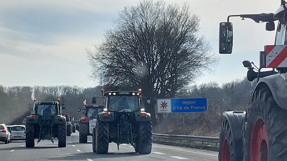 Huit « points de blocage » sur de grandes autoroutes à quelques kilomètres ou dizaines de kilomètres du périphérique parisien étaient prévus par la FNSEA et les Jeunes Agriculteurs (JA) à partir de 14h00.