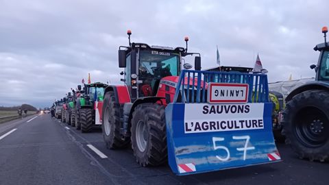 Attal promet d'être au rendez-vous pour les agriculteurs, sans les convaincre