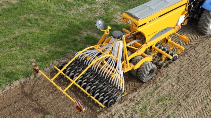 La version 3 mètres avec une trémie de 2.800 litres.