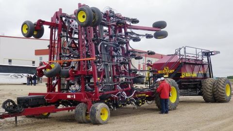 Väderstad investit à 100 % dans Seed Hawk