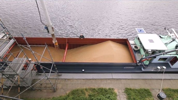 Bateau avec des céréales