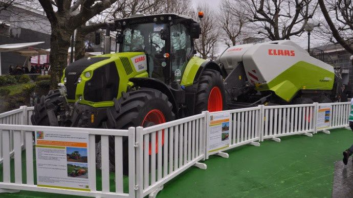 Un Claas Axion 850 accueille les visiteurs du Sia 2014.