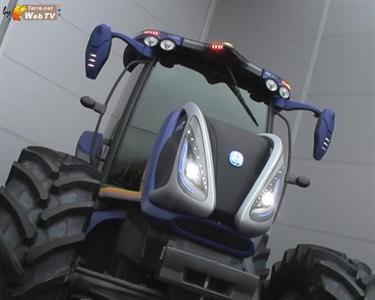 Hydrogen-powered tractor in an Energy Independent Farm / Tracteur à hydrogène New Holland NH2 - Photo parue en exclusivité européenne sur Terre-net.fr et Web-agri.fr, journaux édités par Terre-net Média