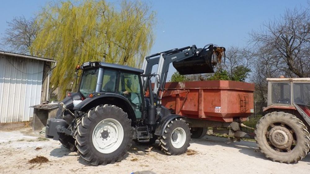 Le tracteur Valtra N103 Hitech 5 en vidéo Le tracteur Valtra N103 Hitech 5 en vidéo