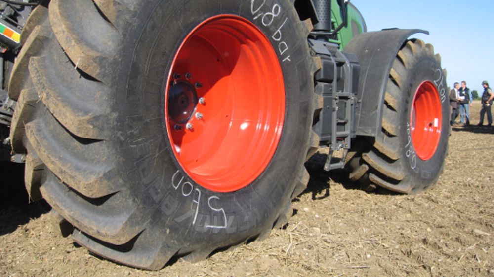 Plutôt changer de pneumatiques que de tracteur