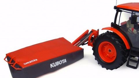 Le M9960 de Kubota et sa faucheuse au 1/32e Le M9960 de Kubota et sa faucheuse au 1/32e