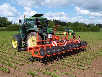 Grande précision au binage avec l'Agrogeovisio de Razol Grande précision au binage avec l'Agrogeovisio de Razol
