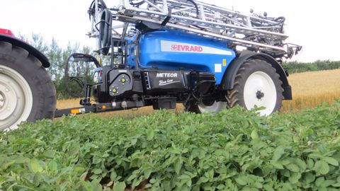 Le pulvérisateur Meteor d'Evrard se met au bleu Le pulvérisateur Meteor d'Evrard se met au bleu