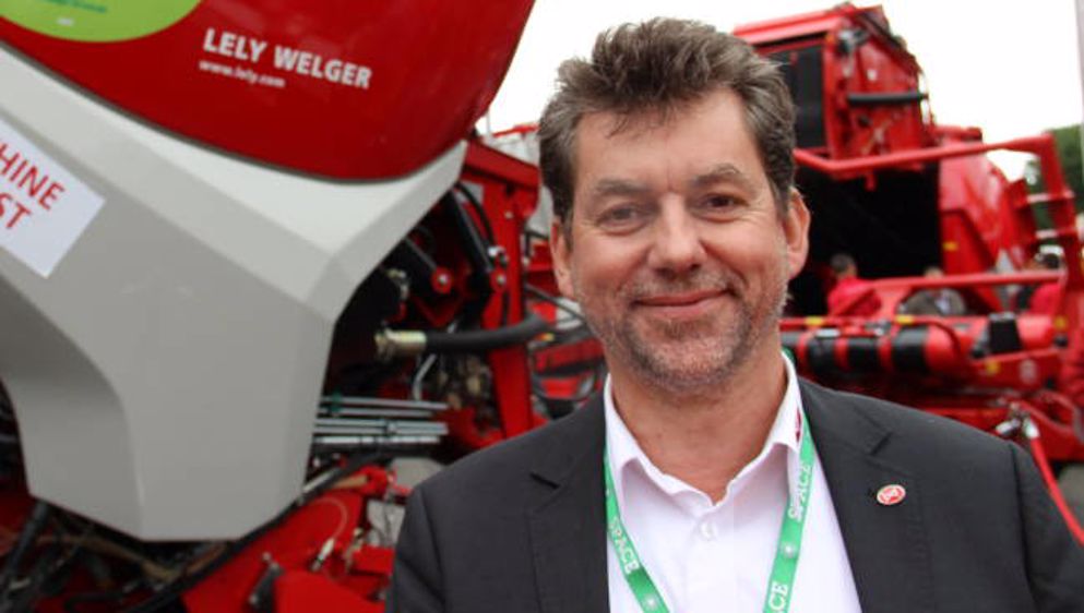 Gilles Troff aux presses Lely 