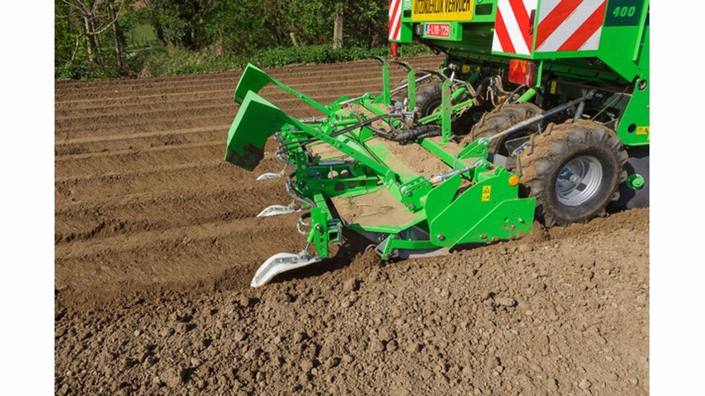 Des pelles hydrauliques sur la Ceres d'AVR