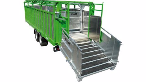 Une bétaillère Ponge garnie d'aluminium Une bétaillère Ponge garnie d'aluminium