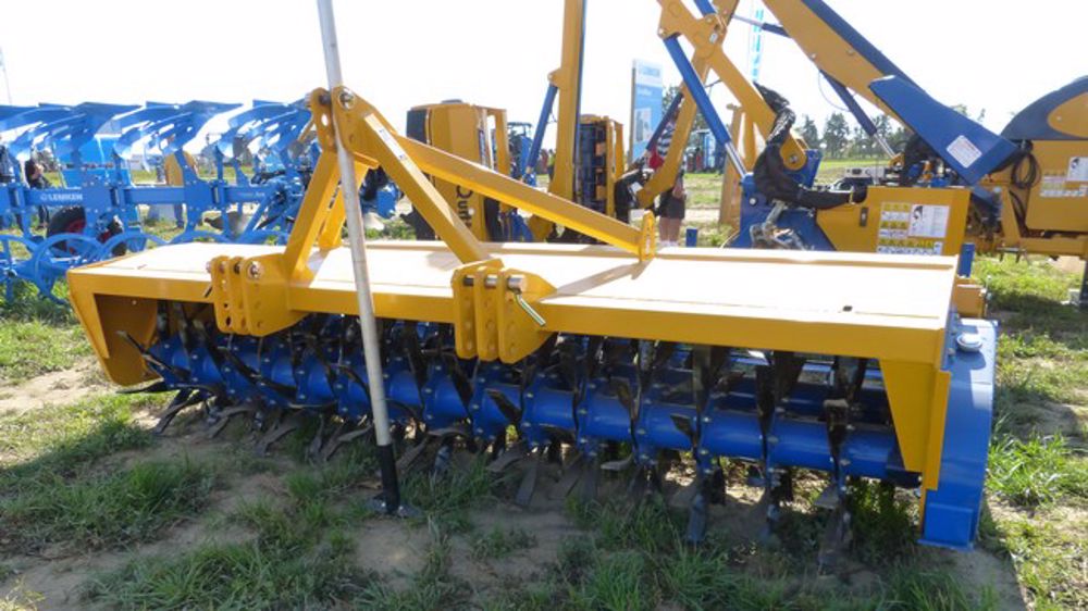 Des cultivateurs auto-animés repliables chez Bomford