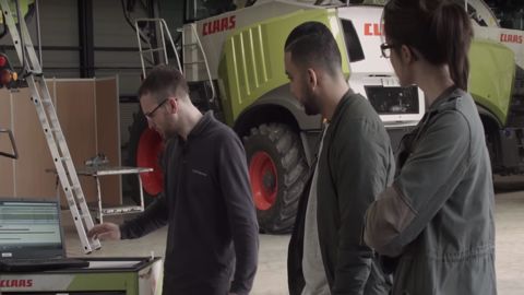 Jhon Rachid met les mains dans la mécanique Jhon Rachid met les mains dans la mécanique