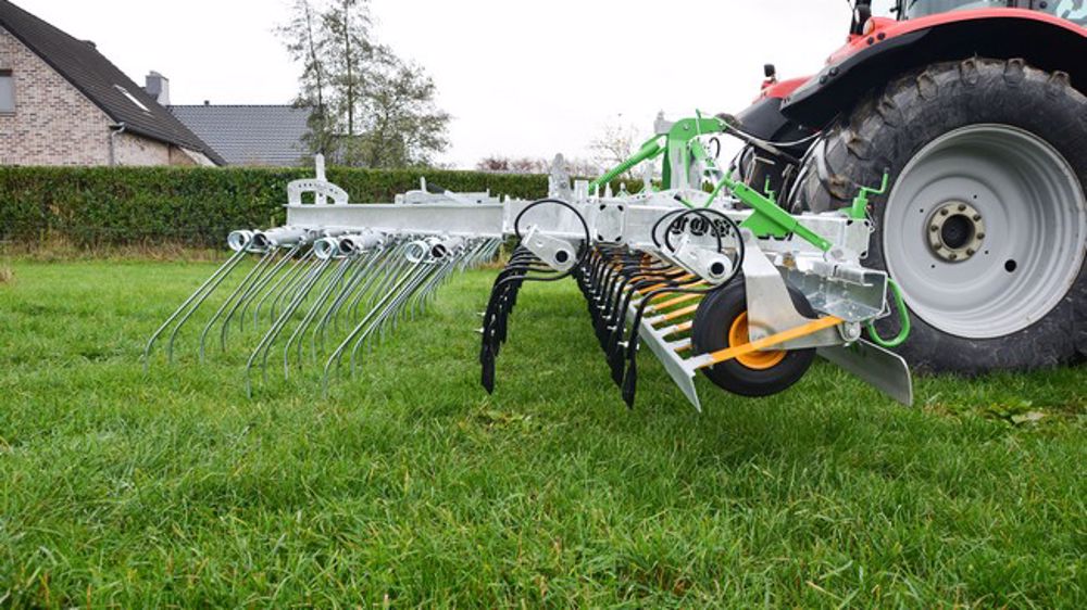 Le Scariflex Max de Joskin prend soin des prairies Le Scariflex Max de Joskin prend soin des prairies