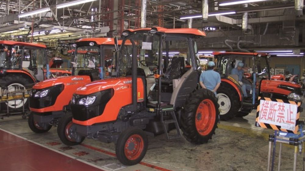 Deux grandes usines pour des petits tracteurs Deux grandes usines pour des petits tracteurs