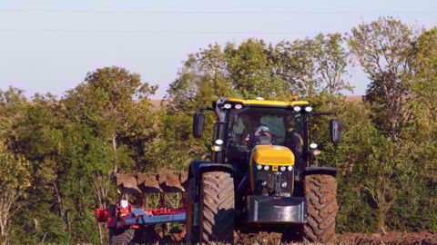 Vidéo : le tracteur JCB Fastrac 4220 à l'essai Vidéo : le tracteur JCB Fastrac 4220 à l'essai