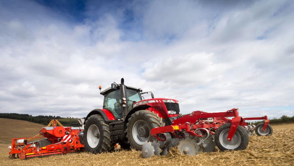 Agco met les tracteurs en liaison satellite