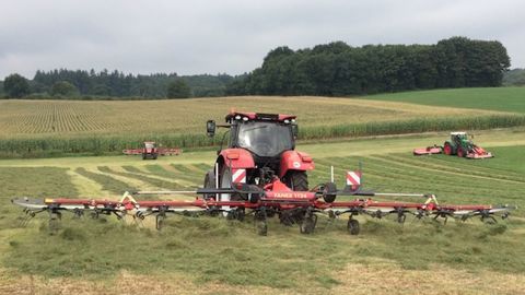 Envergure inédite pour la faneuse portée Vicon Fanex 1124 Envergure inédite pour la faneuse portée Vicon Fanex 1124