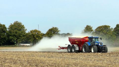 Trois distributeurs traînés Bredal pour tous produits Trois distributeurs traînés Bredal pour tous produits
