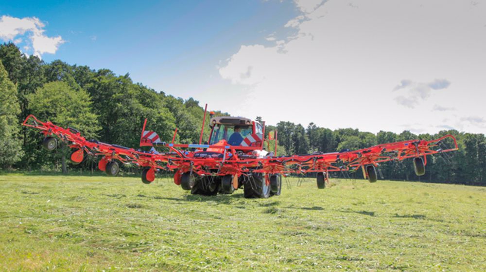 Fanage en grande largeur avec les Kuhn GF Fanage en grande largeur avec les Kuhn GF