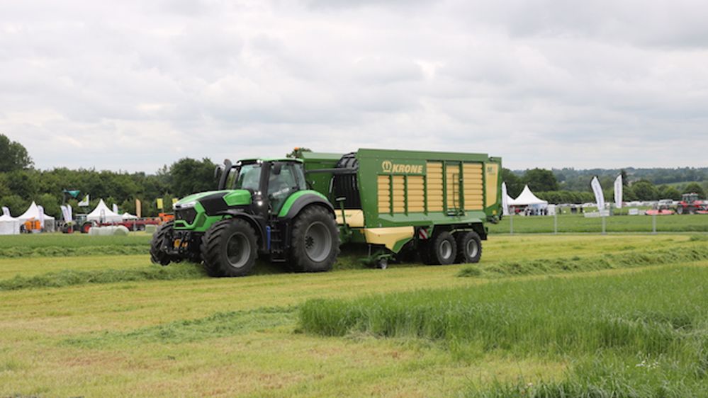Krone MX370 : autochargeuse à volume variable Krone MX370 : autochargeuse à volume variable