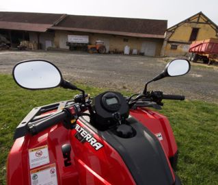 Le guidon épuré intègre les principales commandes. La direction souple ne nécessite pas la présence d'une assistance.