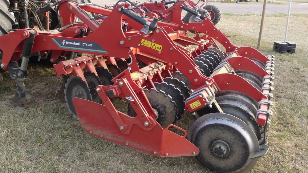 Kverneland : le DTX combine décompactage et déchaumage Kverneland : le DTX combine décompactage et déchaumage