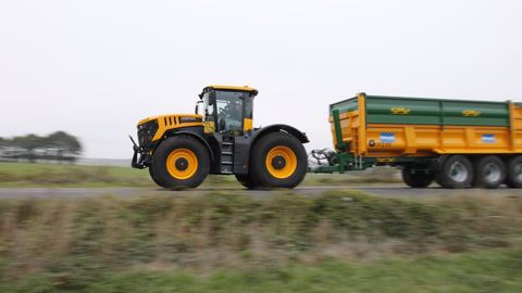 JCB Fastrac 8330, un tracteur so british (partie 1) JCB Fastrac 8330, un tracteur so british (partie 1)