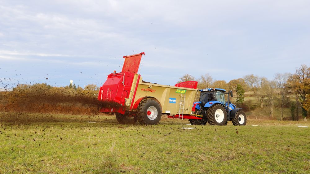Chargé de 4,4 t de compost, le Goliath a fourni le plus gros débit d’épandage, de 1,6 t/min.