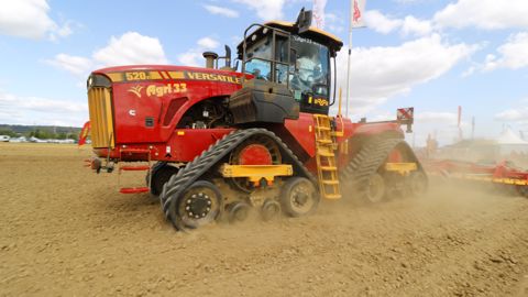 Les tracteurs articulés à chenilles Versatile arrivent en France Les tracteurs articulés à chenilles Versatile arrivent en France