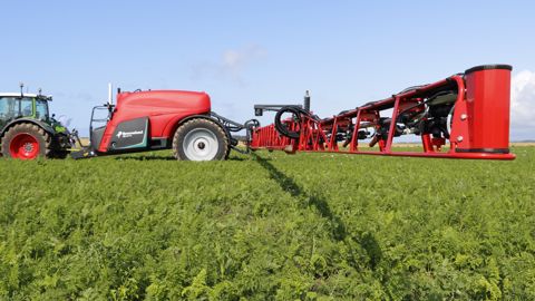 Des pulvérisateurs Kverneland de grande capacité Des pulvérisateurs Kverneland de grande capacité