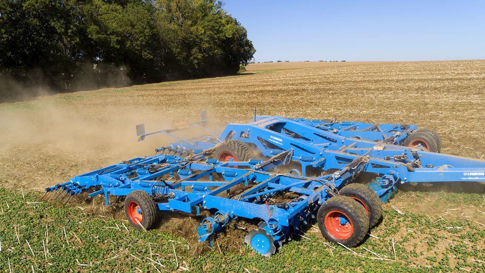 Le Lemken Koralin déchaume les sols secs Le Lemken Koralin déchaume les sols secs