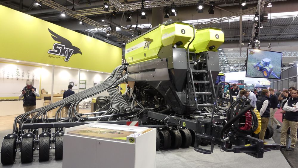 Les semoirs Sky Agriculture passent à quatre trémies