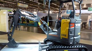 Volvo : le plein d'innovation pour les minipelles