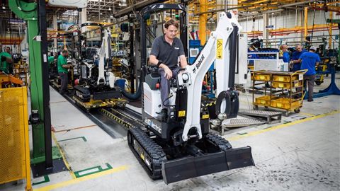 Une mini-pelle électrique d'1t en production chez Bobcat Une mini-pelle électrique d'1t en production chez Bobcat