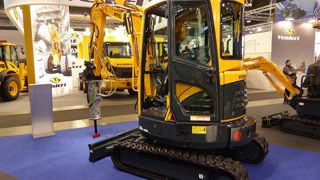 Hyundai présente la mini-pelle R30Z-9AK