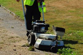 Etesia dédie une machine au désherbage mécanique