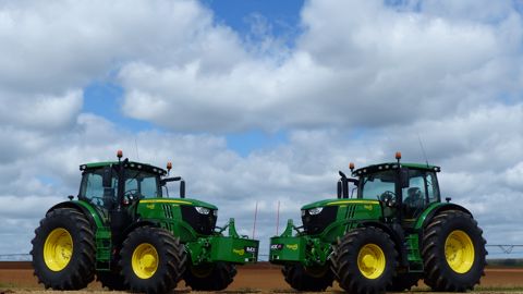 John Deere 6175R à variation continue ou à double embrayage : le match ! John Deere 6175R à variation continue ou à double embrayage : le match !