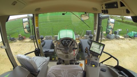 Quel tracteur fait le moins de bruit en cabine ? Quel tracteur fait le moins de bruit en cabine ?