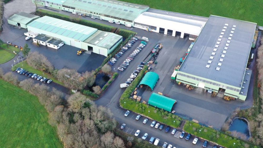 Emily agrandit son usine Emily agrandit son usine