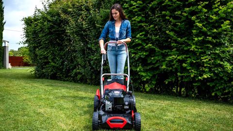 Briggs & Stratton lance sur le marché ses nouveaux moteurs InStart de 150 et 163 cm3 à batterie lithium-ion intégrée. Briggs & Stratton lance sur le marché ses nouveaux moteurs InStart de 150 et 163 cm3 à batterie lithium-ion intégrée.